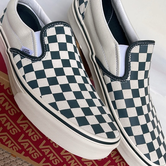 Vans WMNS Classic Slip-On
Checkerboard Green/True White 
VN000BVZBGN
Sneakers - Picture 9 of 16